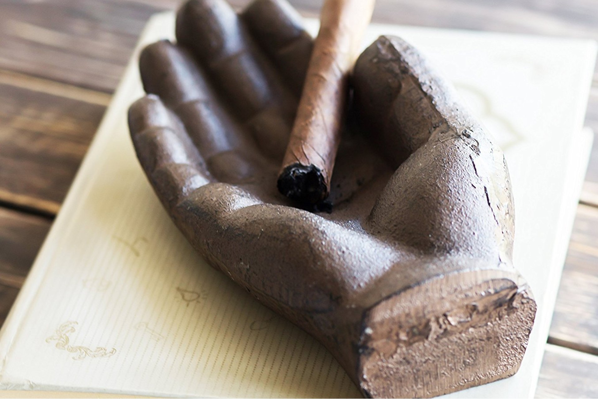 Comfify – Cigar Ashtray – Cast Iron Hand Antique Ashtray
